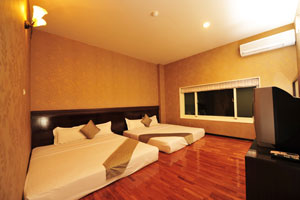 �M���]�|�H��(�q�E)