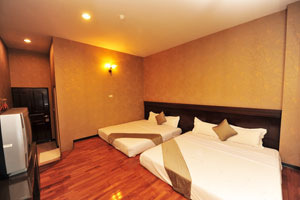 �M���]�|�H��(�q�E)