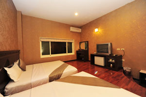 �M���]�|�H��(�q�E)