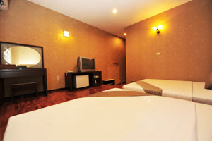 �M���]�|�H��(�q�E)